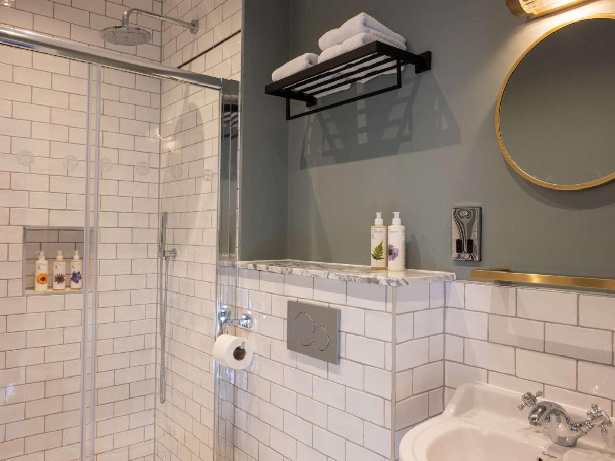 Spread Eagle Hotel Лондон Екстериор снимка